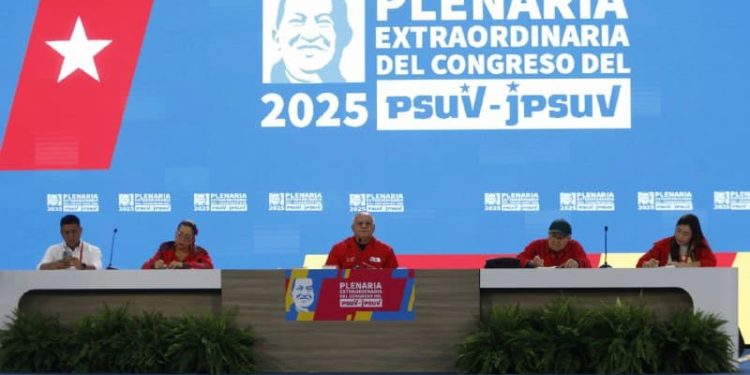 Líderes comunitarios a cargo de las asambleas de postulación