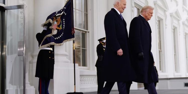 Trump firmó otra orden ejecutiva para evitar que se cierre, como estaba previsto, Tik Tok. La nueva orden le dice al fiscal general que se aplace el cierre, buscando negociar nuevos términos de esta plataforma que cuenta con la participación de 170 millones de estadounidenses