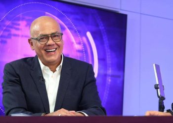 Jorge Rodríguez denuncia negocios de Guaidó en España financiados con fondos de USAID y exige investigación internacional