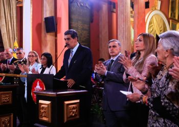La comisión tiene un plazo de noventa días para que presente al país un proyecto para ser enriquecido con mediante una consulta amplia al soberano y así poder elaborar una reforma bella y perfecta de la Carta Magna de 1999