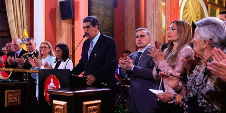La comisión tiene un plazo de noventa días para que presente al país un proyecto para ser enriquecido con mediante una consulta amplia al soberano y así poder elaborar una reforma bella y perfecta de la Carta Magna de 1999