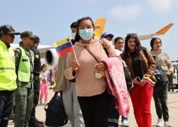  Venezuela recibe con amor a 242 connacionales desde México