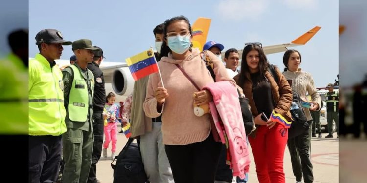  Venezuela recibe con amor a 242 connacionales desde México
