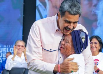 Maduro: Las mujeres fueron la columna vertebral de la resistencia