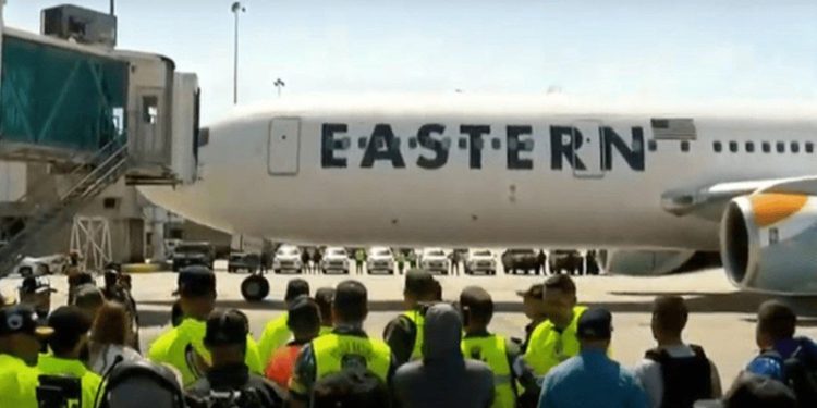 Llegan a Venezuela 175 migrantes desde EE.UU.