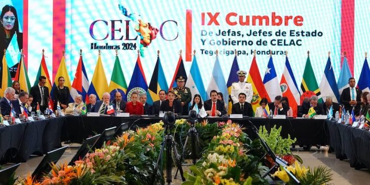 “Un poderoso bloque de voces y acciones comunes, unidas en la diversidad”. Durante la IX Cumbre de la CELAC, que concluyó en Honduras, el presidente Maduro definió así la Comunidad de Estados Americanos y Caribeños, integrada por 33 países de América, con excepción de Estados Unidos y Canadá