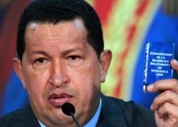 El Comandante Hugo Chávez y la Reforma Constitucional de 2007 (III Parte) 7 Hoy más posible que nunca antes jamás en la historia venezolana y …de América, y en la historia del mundo. Ahora si es posible el socialismo, … cambiar el rumbo de la historia. El capitalismo se debilita, el imperialismo se debilita, hagámoslo