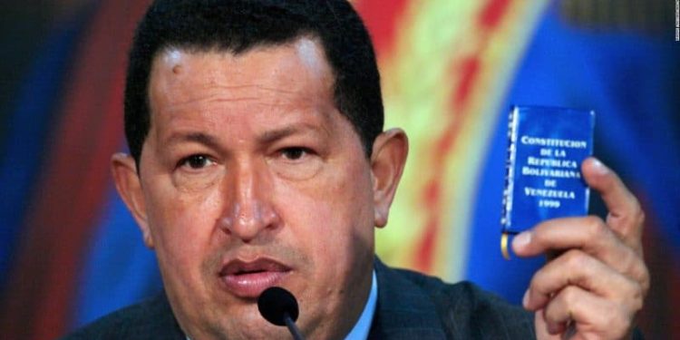 Hoy más posible que nunca antes jamás en la historia venezolana y …de América, y en la historia del mundo. Ahora si es posible el socialismo, … cambiar el rumbo de la historia. El capitalismo se debilita, el imperialismo se debilita, hagámoslo