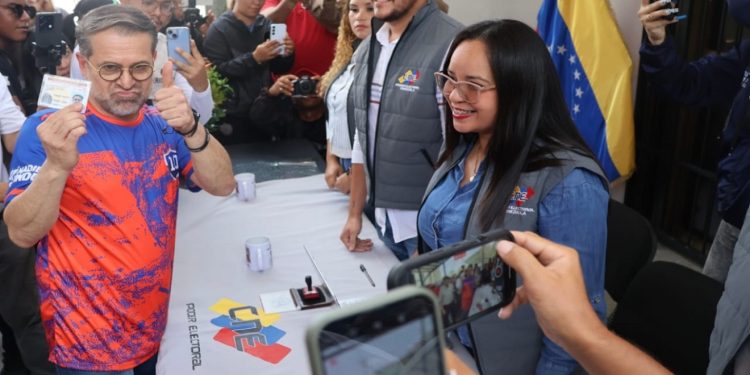 Rafael Lacava inscribió su postulación para la Gobernación de Carabobo: “La Revolución se hace con el Poder Popular”