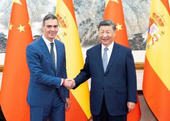 En medio de un contexto de ataque comercial de Donald Trump contra todo el mundo, el presidente del Gobierno de España, Pedro Sánchez, llegó a China a fin de ampliar relaciones y mercados para su país