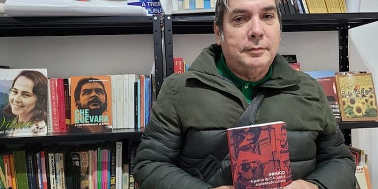 En el Coloquio Internacional Patria, organizado en la Universidad de La Habana para celebrar los 20 años de Telesur y el 133 aniversario de la creación del periódico fundado por José Martí, conversamos con el analista político sobre el uso de la Inteligencia Artificial con fines desestabilizadores