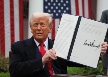 Se han venido sucediendo una serie de enfrentamientos , acusaciones, descalificaciones. Trump no la tiene tan fácil. Las individualidades, las instituciones, los países, se cansan de su malcriadez y empiezan a tomar medidas, a reagruparse