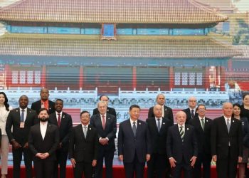 Tenemos la confianza de que, independientemente de las vicisitudes internacionales y sean cuales sean las interferencias externas que puedan surgir, el árbol de la amistad entre China y ALC dará más frutos en beneficio de todos los países