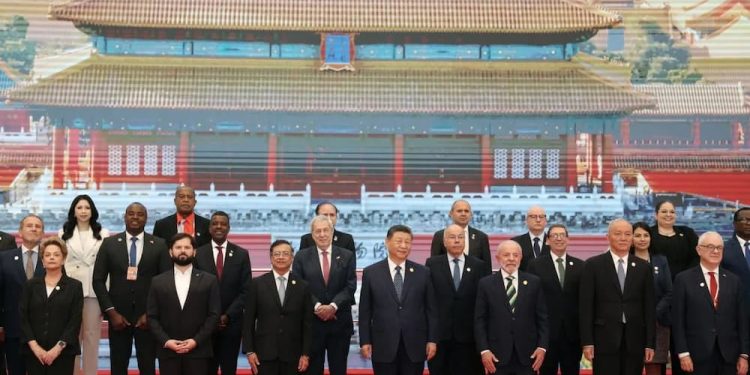 Tenemos la confianza de que, independientemente de las vicisitudes internacionales y sean cuales sean las interferencias externas que puedan surgir, el árbol de la amistad entre China y ALC dará más frutos en beneficio de todos los países