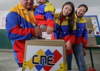 Diosdado Cabello ejerció su derecho al voto en Monagas y destacó la paz electoral en Venezuela 2 Diosdado Cabello ejerció su derecho al voto en Monagas y destacó la paz electoral en Venezuela