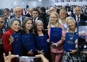 El pueblo venezolano está celebrando los resultados del 25 de mayo, no como una simple victoria electoral; sino por su significado histórico, basado en las ideas de Bolívar y Chávez en cuanto a la independencia y la soberanía nacional