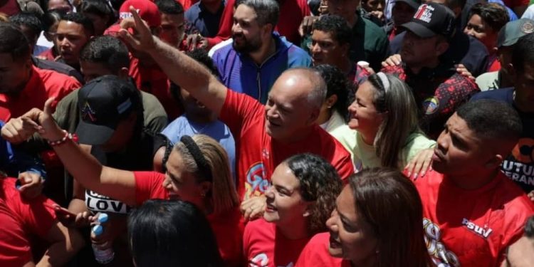 En Casa a Casa de la parroquia Sucre de Caracas candidatos de la Patria escuchan propuestas del poder popular