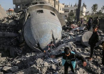 Gaza, a pesar de toda la muerte y la destrucción, está redefiniendo a la humanidad. Le recuerda al mundo que el coraje no necesita ejércitos, que la dignidad no puede ser bombardeada y que la resistencia no es solo un acto político, sino un acto existencial