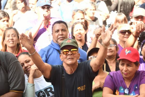 Pueblo venezolano se movilizó para celebrar el Día Internacional de la Familia y el retorno de la niña Maikelys Espinoza 7 IMG 20250515 154156 500 768x512 1