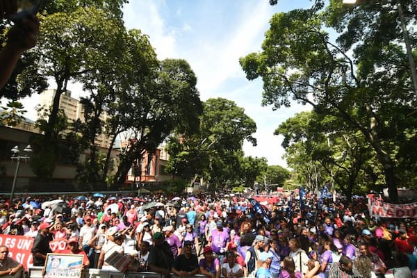 Pueblo venezolano se movilizó para celebrar el Día Internacional de la Familia y el retorno de la niña Maikelys Espinoza 2 IMG 20250515 154156 607 768x512 1