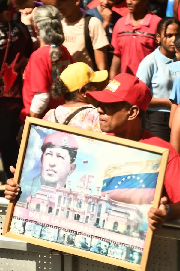 Pueblo venezolano se movilizó para celebrar el Día Internacional de la Familia y el retorno de la niña Maikelys Espinoza 3 IMG 20250515 154156 741 e1747340943220 768x1152 1