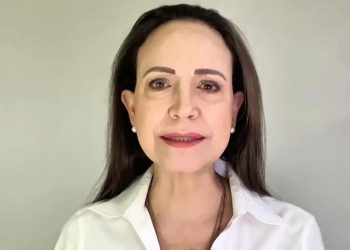 La oposición hundida en su propio charco