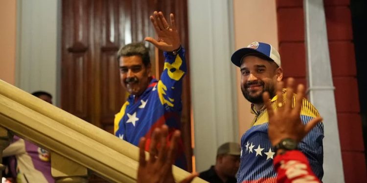 En la democracia burguesa, se votan nombres; en la nuestra, se votan los proyectos. Y debemos lograr que el pueblo vote cada vez más políticas públicas válidas, decida dónde se invierten los recursos y cómo se emplea el dinero público