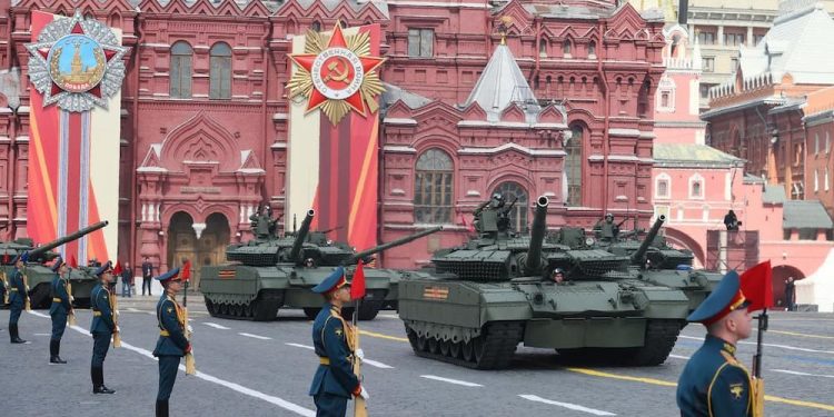 El presidente Maduro, recibido con aplausos a su entrada en la Plaza Roja, firmó importantes acuerdos con su homólogo ruso, Vladimir Putin, confirmando el papel central del socialismo bolivariano en la construcción de un mundo multicéntrico y multipolar