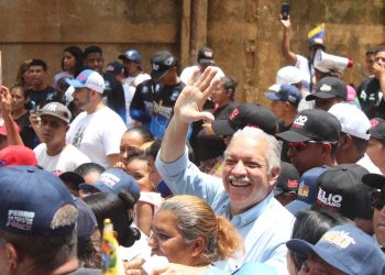 Elio Serrano recorre Petare respaldado por el pueblo mirandino