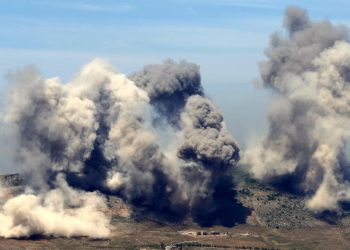 Israel bombardea sur del Líbano bajo el pretexto de destruir instalaciones usadas por Hezbolá 10 Israel bombardea sur del Líbano bajo el pretexto de destruir instalaciones usadas por Hezbolá