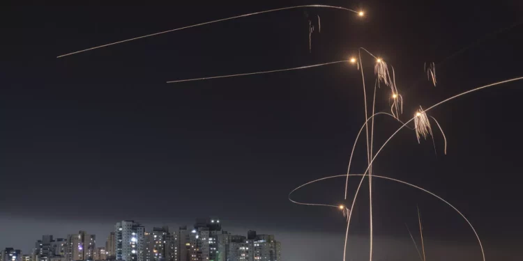 Desbaratadas las defensas antiaéreas de Israel 