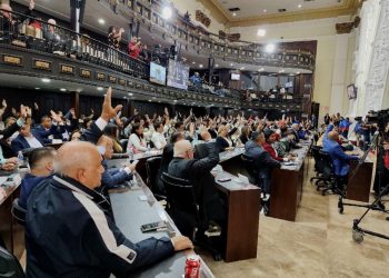 Resistimos, desde la paz, en tiempos de asedio