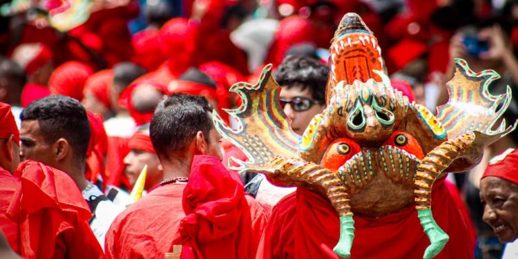 Los Diablos que bailan con Dios: La danza ancestral de Yare