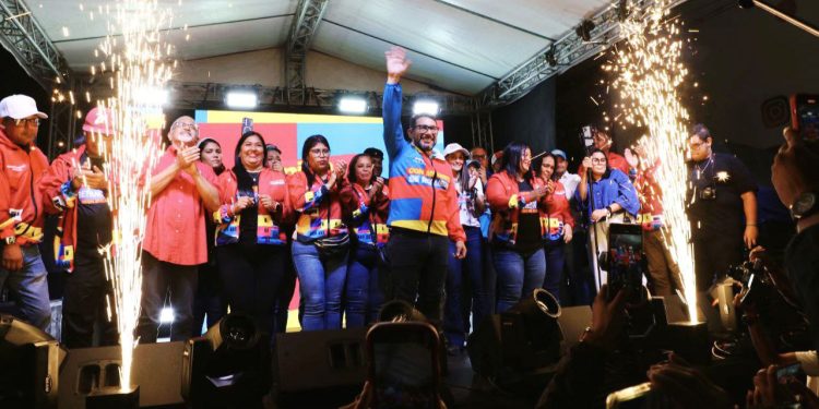 Farith Fraija cierra campaña con multitudinario acto en Los Teques y renueva su compromiso con Guaicaipuro