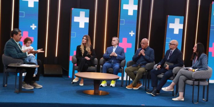 Presidente Maduro denuncia campos de concentración de Bukele y celebra rescate de 252 venezolanos