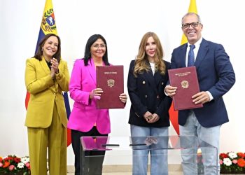 Venezuela y Colombia firman memorándum para crear Zona Económica Especial de Paz 1 Venezuela y Colombia firman memorándum para crear Zona Económica Especial de Paz
