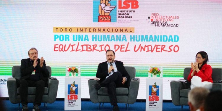 Canciller Yván Gil denuncia estigmatización y criminalización de migrantes venezolanos en el mundo