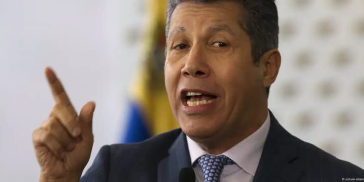 Falcón, Capriles y sus curules