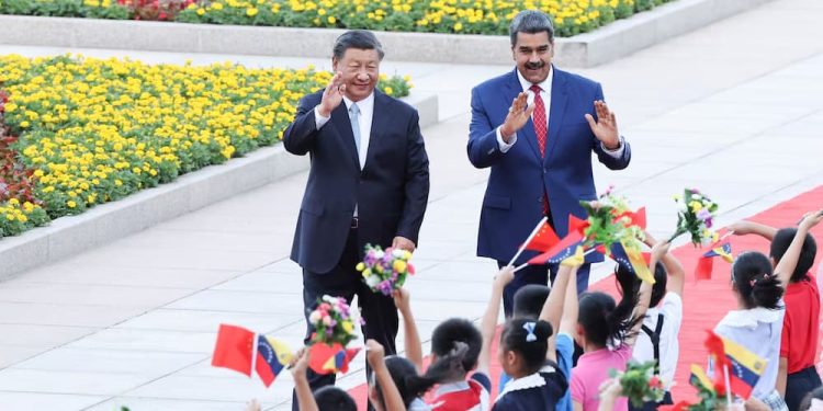 Bajo el liderazgo estratégico de los dos jefes de Estado, China y Venezuela comparten altamente la coincidencia sobre los sistemas políticos y conceptos de desarrollo, y la confianza política entre ambos países no ha dejado de profundizarse