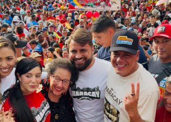 Pueblo aragüeño respalda al candidato de la Revolución en multitudinario cierre de campaña en Maracay
