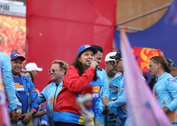 Caracas se llena de pueblo en cierre de campaña histórico: Carmen Meléndez promete gobernar desde el territorio