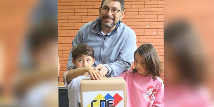Farith Fraija resalta jornada electoral como «un día histórico para la democracia venezolana»