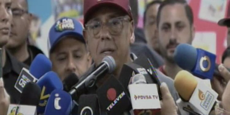 Jorge Rodríguez: “En Venezuela nadie se arrodilla, somos un pueblo de paz y democracia”