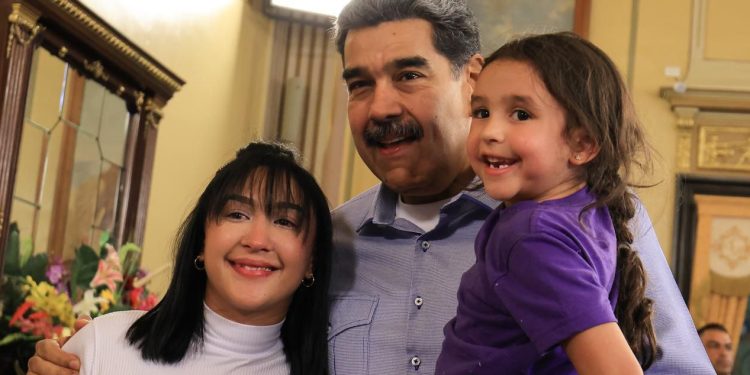 Fotos exclusivas: Presidente Maduro recibe a niños venezolanos secuestrados por EE.UU