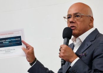 Jorge Rodríguez denuncia al Parlamento Europeo por patrocinio de genocidio y lavado de activos