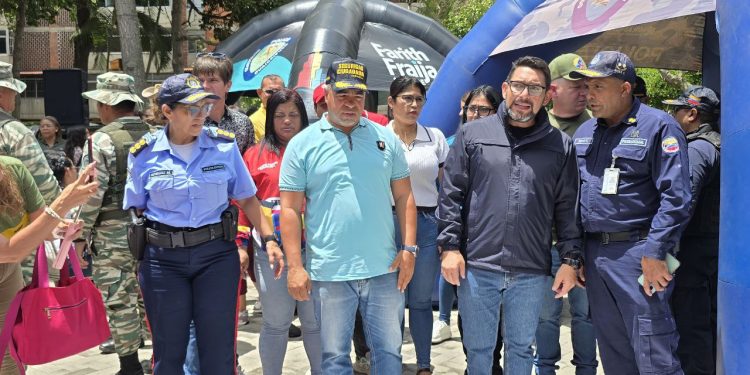 Pueblo del municipio Guaicaipuro participa en Jornada masiva de Alistamiento Militar en defensa de la soberanía nacional