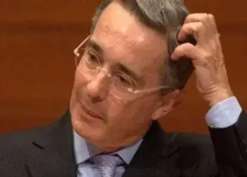En decisión controversial Uribe sale de prisión domiciliaria tras apelación de su defensa 2 En decisión controversial Uribe sale de prisión domiciliaria tras apelación de su defensa