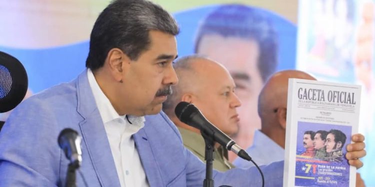 Presidente Maduro instruye revisar Ley del Consejo Federal de Gobierno para fortalecer participación de las comunas y circuitos comunales