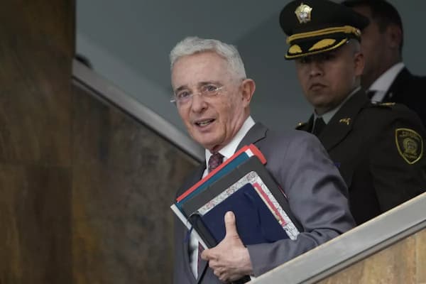 Sin una reforma constitucional (por ahora improbable), Petro no puede volver a presentarse, pero está tejiendo el armazón de un nuevo escenario que impida el regreso de la derecha más extrema