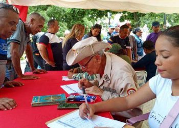 Venezolanos se incorporan masivamente a la Milicia Bolivariana en defensa de la soberanía nacional este viernes y sábado